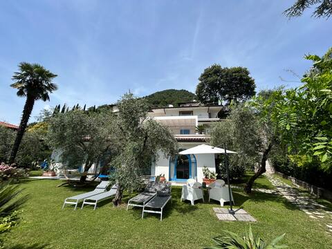 My Home In Monteisola-facing the lake Peschiera M.