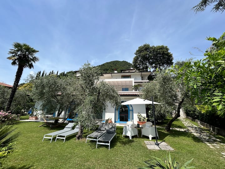 My Home In Monteisola-facing the lake Peschiera M.