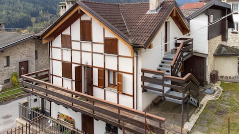 [near the ski slopes] La casa di Sophia