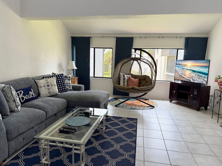 Rooftop Vibes 2br Loft In Tamarind On Manasota - Englewood, FL