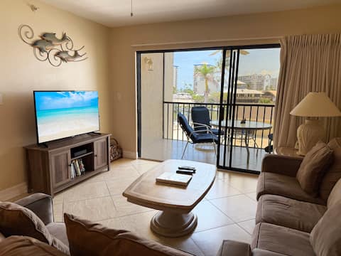 Santa Maria • Beach & Boating Getaway • Sleeps 8