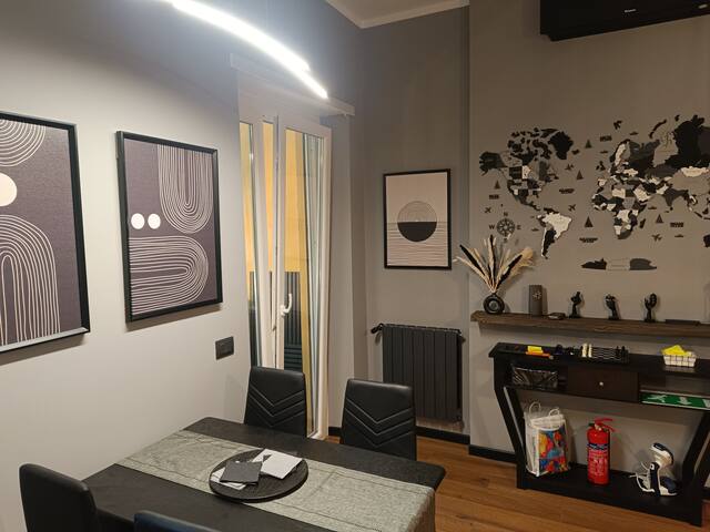 Trastevere Noir – Elegant Designed Apartment gallery image 2