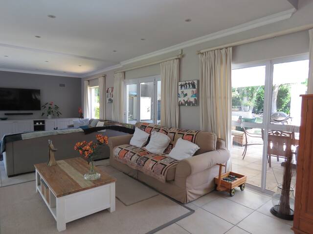 Spacious home in a quiet suburb gallery image 3