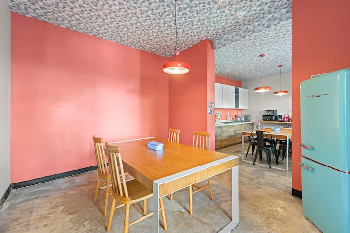 Iconic Unit With A Pool In Central Miami - Palmer Lake, Miami