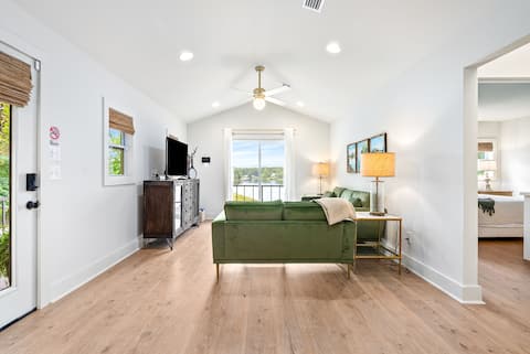 Top performing Airbnb: Lakefront Cabin - Multi-Acre Privacy - Boat Rental in Alexander City / Lake Martin