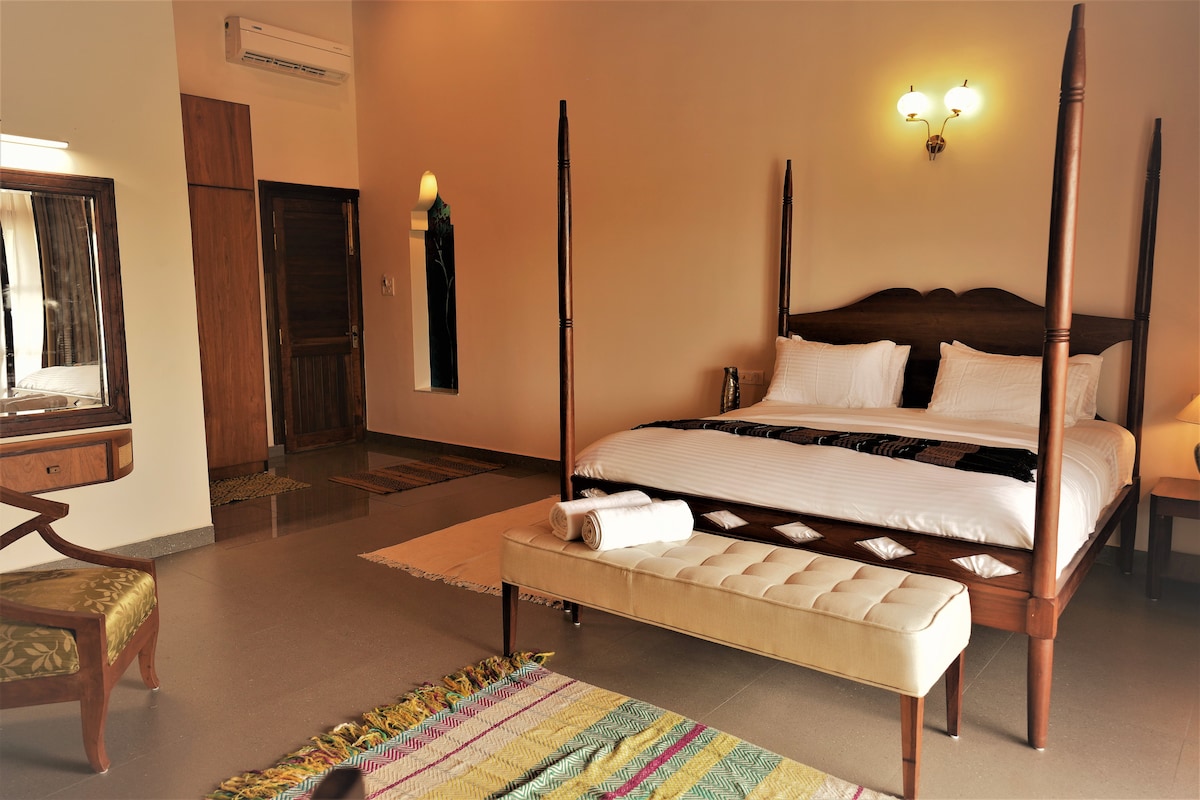 Onze weelderige slaapkamers zijn voorzien van gezellige bedden, wifi, smart-tv's, kasten en andere voorzieningen, wat zorgt voor optimaal comfort en rustgevende nachten voor een echt ontspannen verblijf.