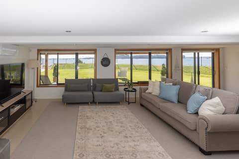 Successful Airbnb property: Beach Haven - 2 bedroom apartment in Omokoroa in Western Bay Of Plenty District