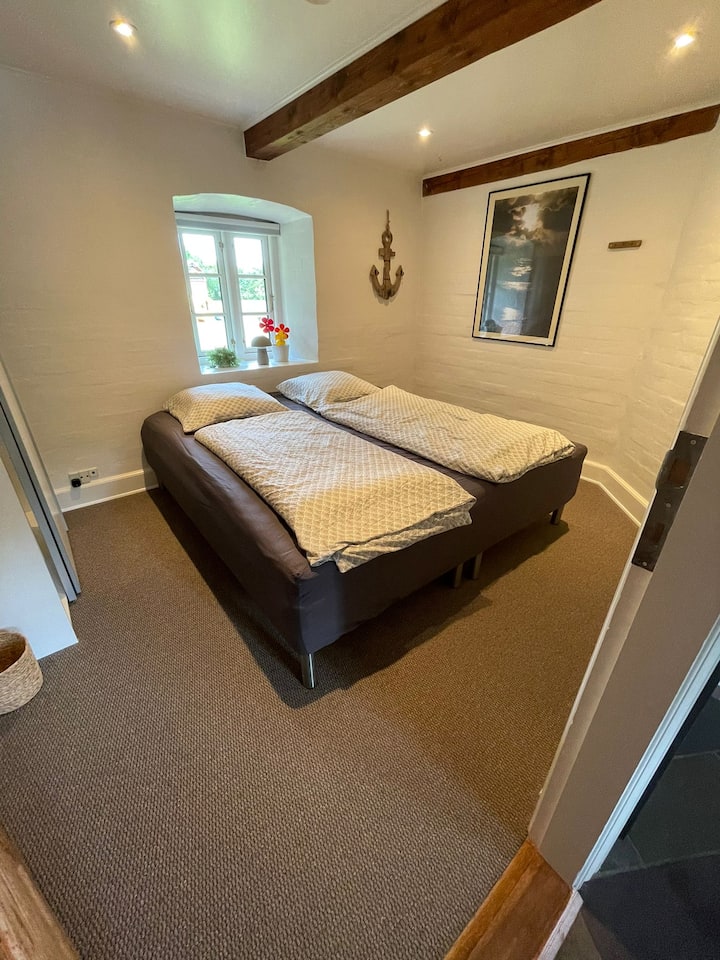 Schlafzimmer 1