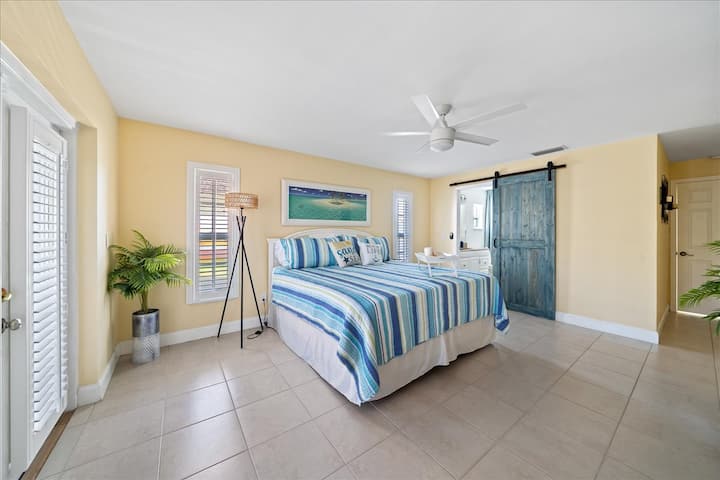 Spacious 4br Waterfront W/ Pool & Spa - Cocoa Beach, FL