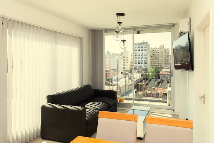 Apartment with private balcony in Monserrat