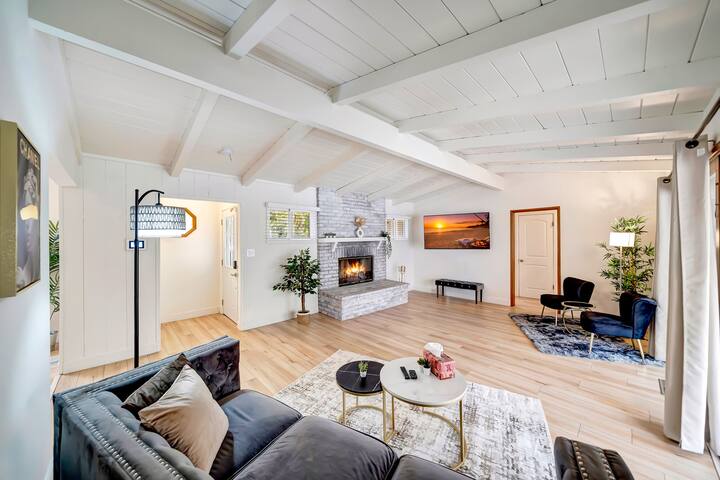 Gated Estate w/ Pool, King Bed, Games & Guesthouse gallery image 2