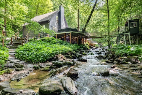 Romantic Waterfalls, Treehouse & Rope Bridge