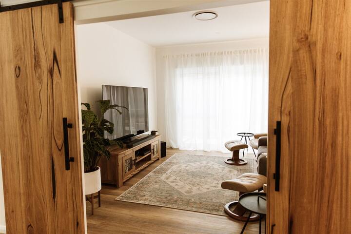 Beachside Retreat | Your Stylish Coastal Escape gallery image 3