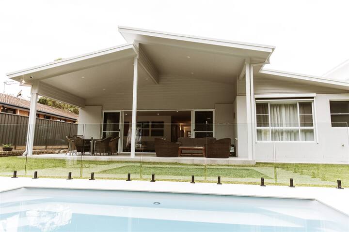 Beachside Retreat | Your Stylish Coastal Escape gallery image 5