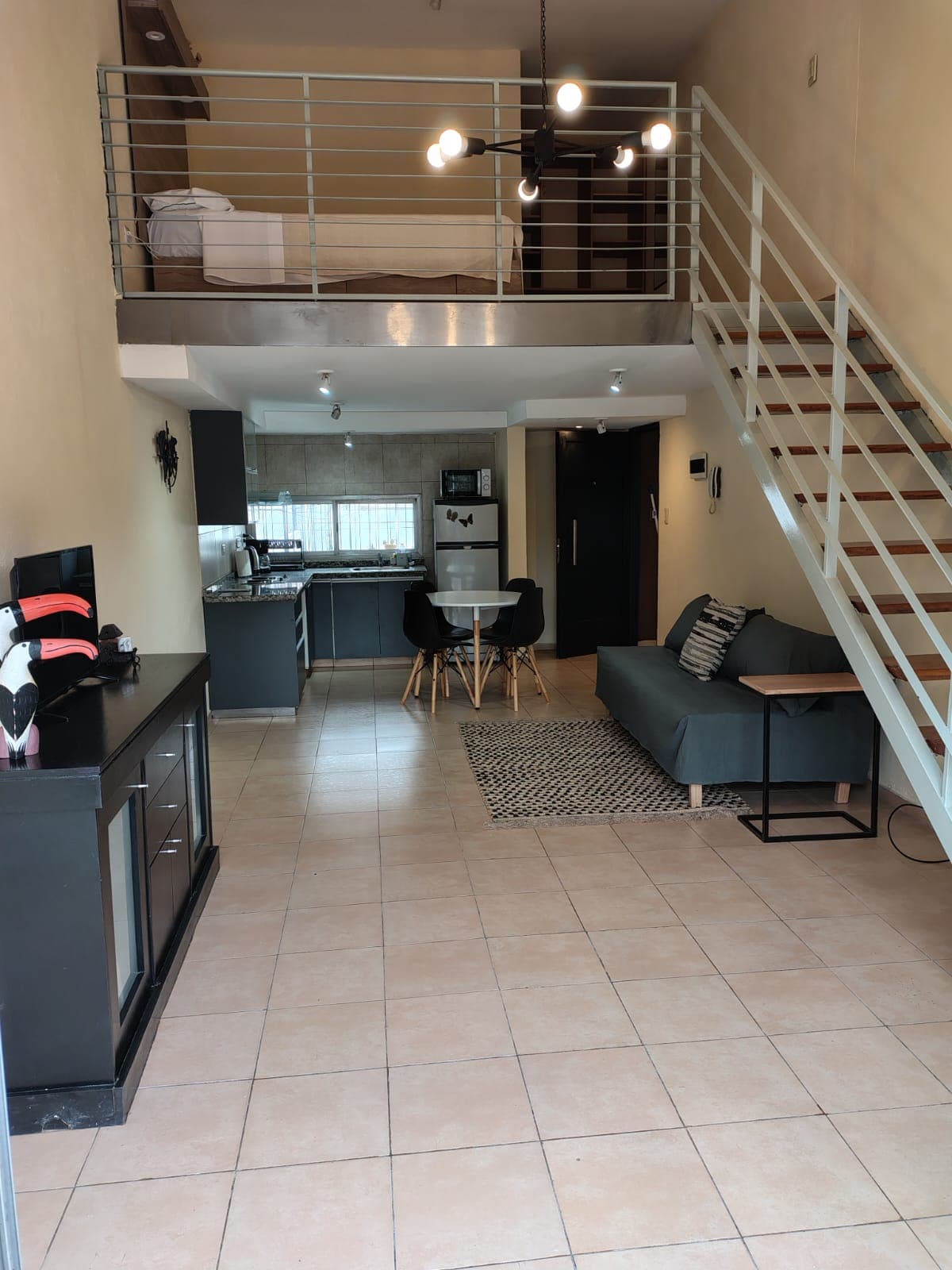 Kitnet em duplex no bairro Villa Luro