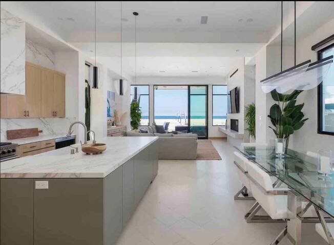 Beach Front, 5 Star, New Home gallery image 4