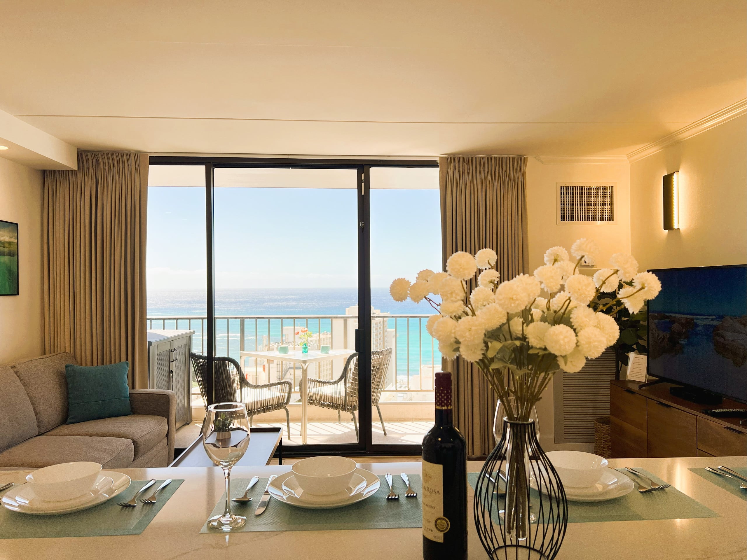 Condo in Honolulu · ★4.87 · 1 bedroom · 2 beds · 1 private bath - Image 5