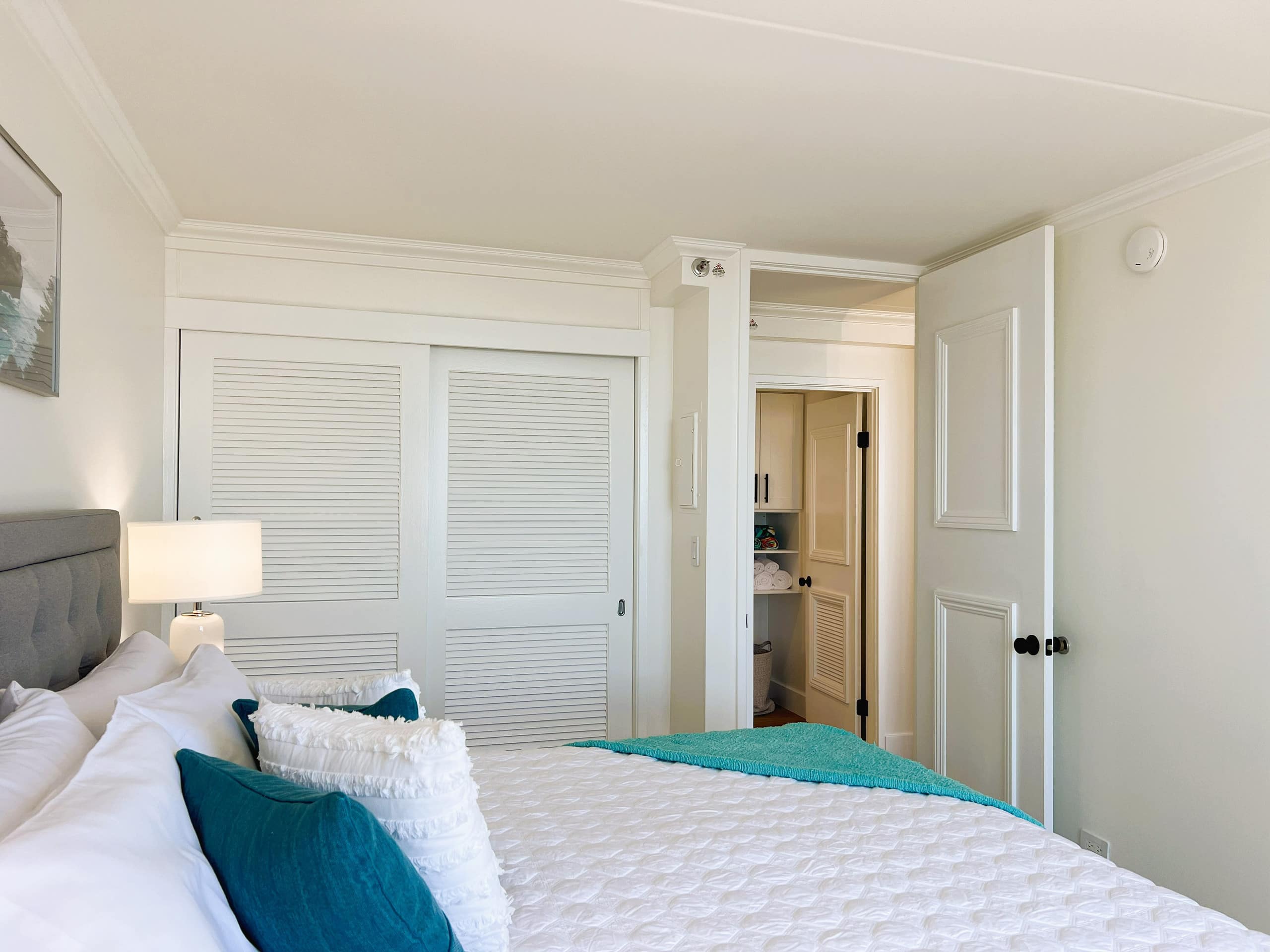 Condo in Honolulu · ★4.87 · 1 bedroom · 2 beds · 1 private bath - Image 17