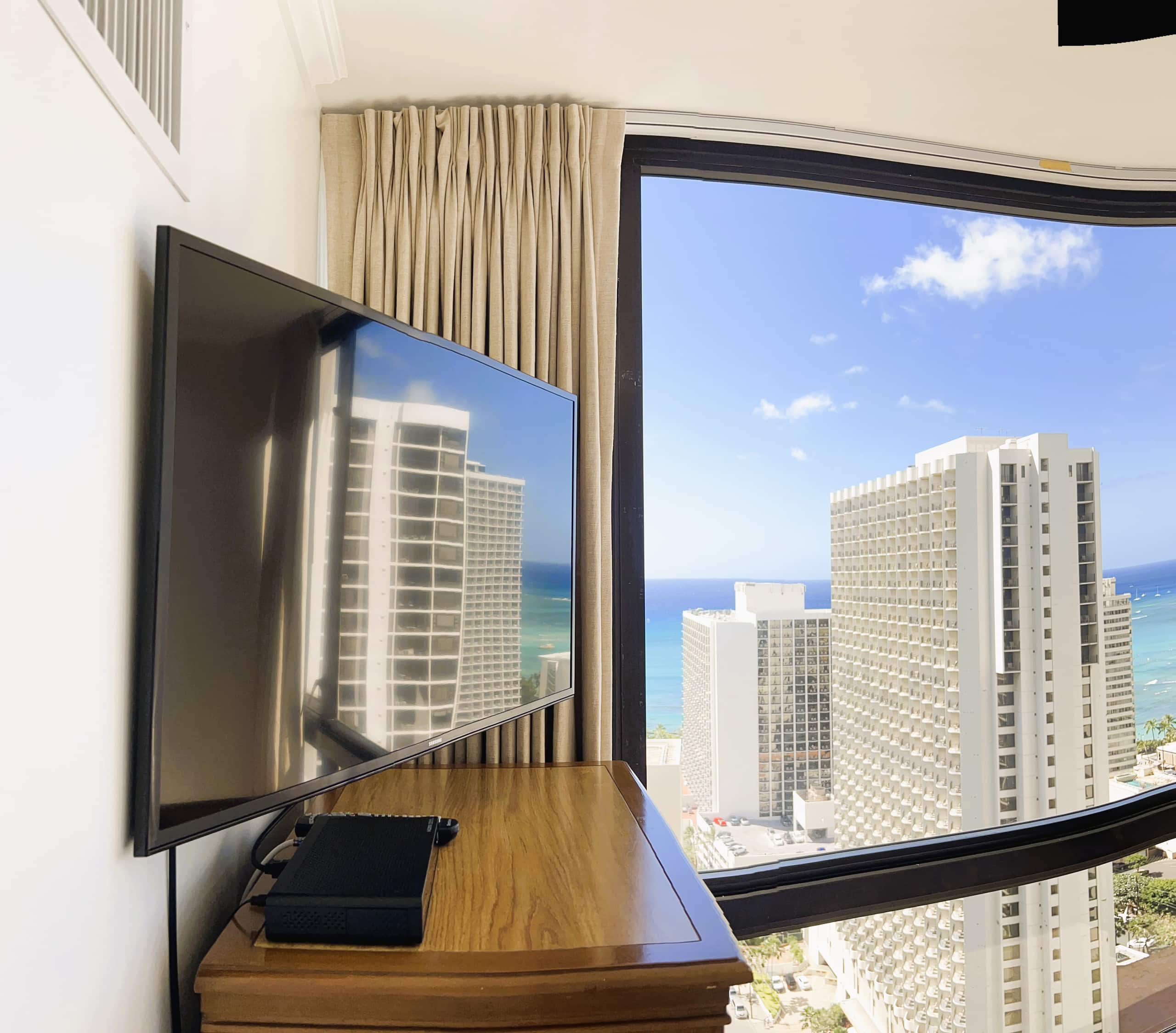 Condo in Honolulu · ★4.87 · 1 bedroom · 2 beds · 1 private bath - Image 15
