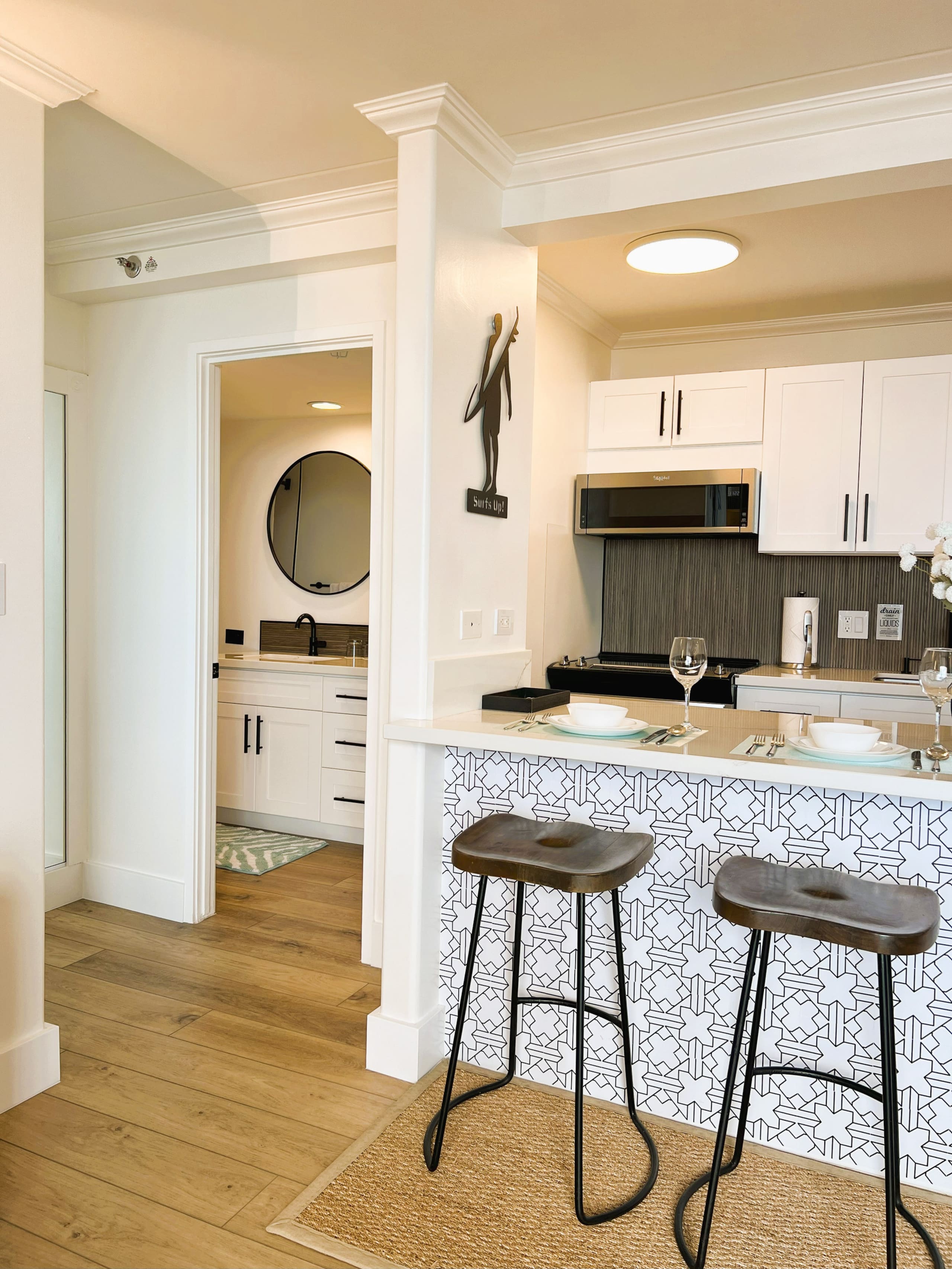 Condo in Honolulu · ★4.87 · 1 bedroom · 2 beds · 1 private bath - Image 11