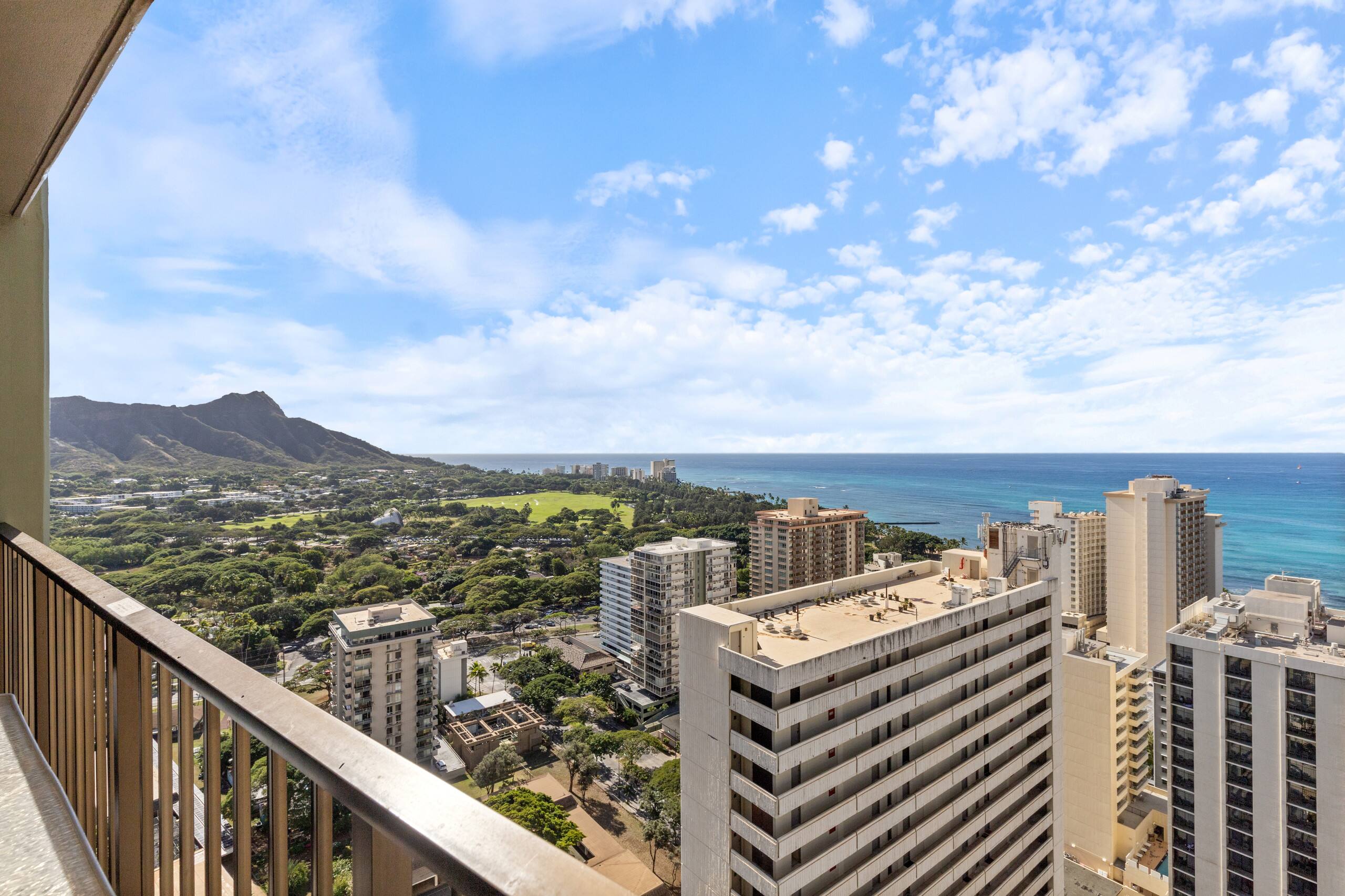 Condo in Honolulu · ★4.87 · 1 bedroom · 2 beds · 1 private bath - Image 51
