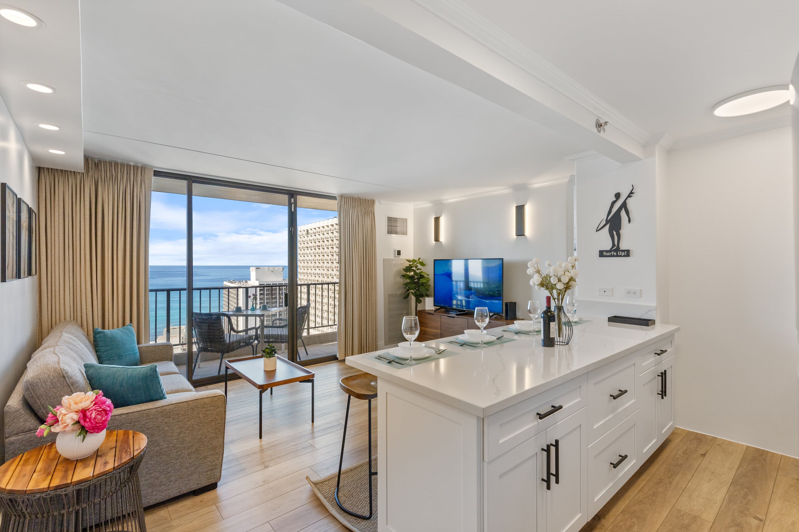 Condo in Honolulu · ★4.87 · 1 bedroom · 2 beds · 1 private bath - Image 35