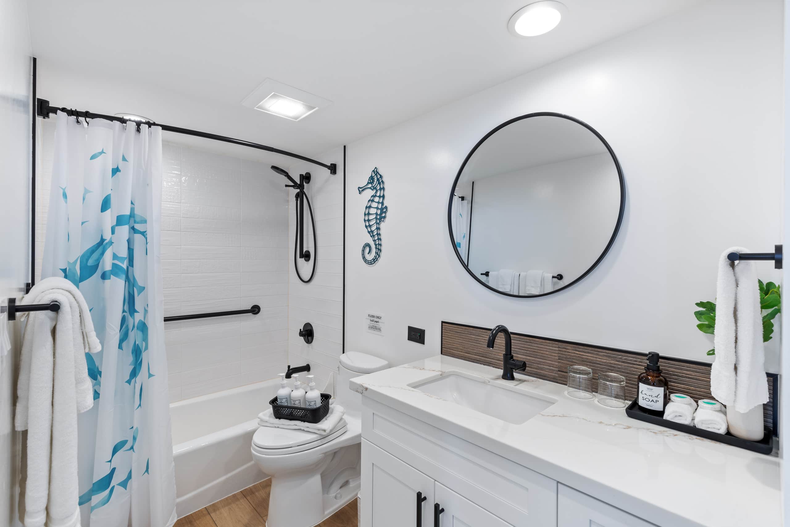 Condo in Honolulu · ★4.87 · 1 bedroom · 2 beds · 1 private bath - Image 42