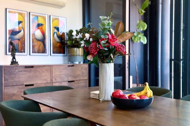 2Bed Apt – Collingwood Charm