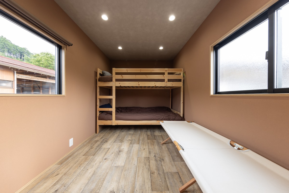 2段ベッド1台がある寝室B