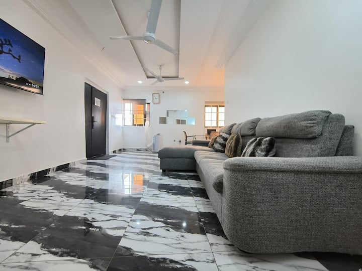 Всекидневна и трапезария с работен кът 