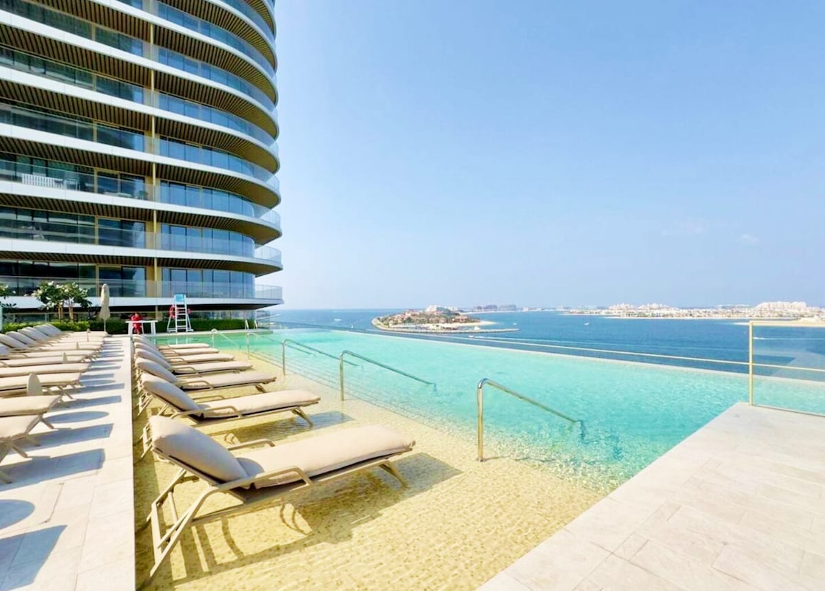 Top Airbnb: 1BR Grand Bleu T2 with Palm View Emaar Beach Front in Dubai Marina