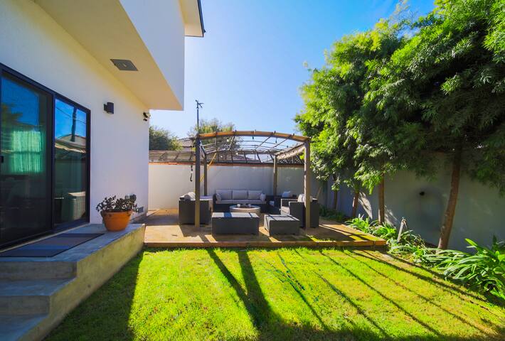 Quiet Family Comfort in Culver City: Safe LA Stay gallery image 5