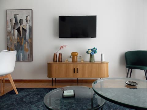Popular Airbnb listing: Modern 2 BDR apartment near Kallimarmaro in ΒΑΡΝΑΒΑ