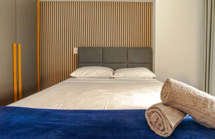 Suite facing the sea, air-conditioned environment, ceiling fan, bed linen, safety net, wardrobe, double bed, black-out curtain, mosquito net and Wi-Fi signal