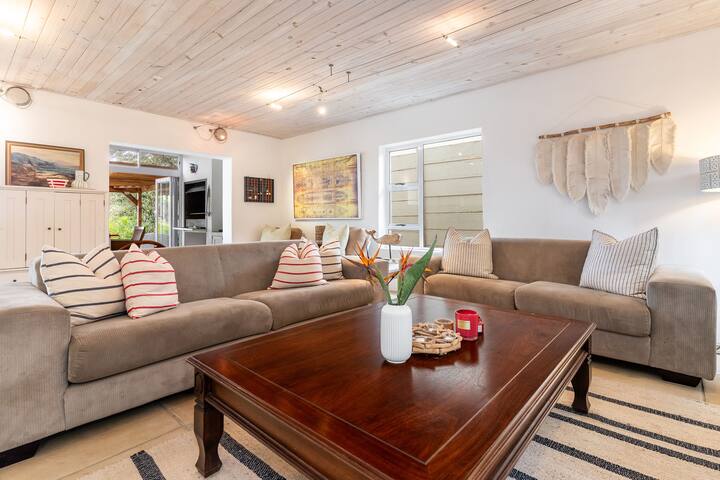 Lil’ Easy Beach House – Great location and views gallery image 3