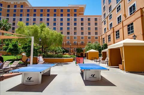 Beautiful 2 Bedroom Deluxe in Las Vegas!