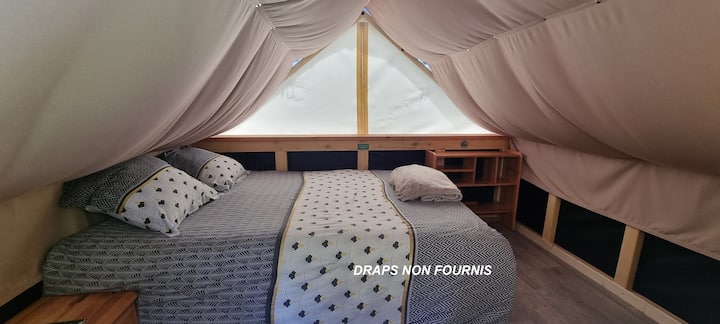 Bed 140x190 (mattress/bed base). Please note that sheets, pillows and duvet are not provided. The mattress cover is changed between each guest.