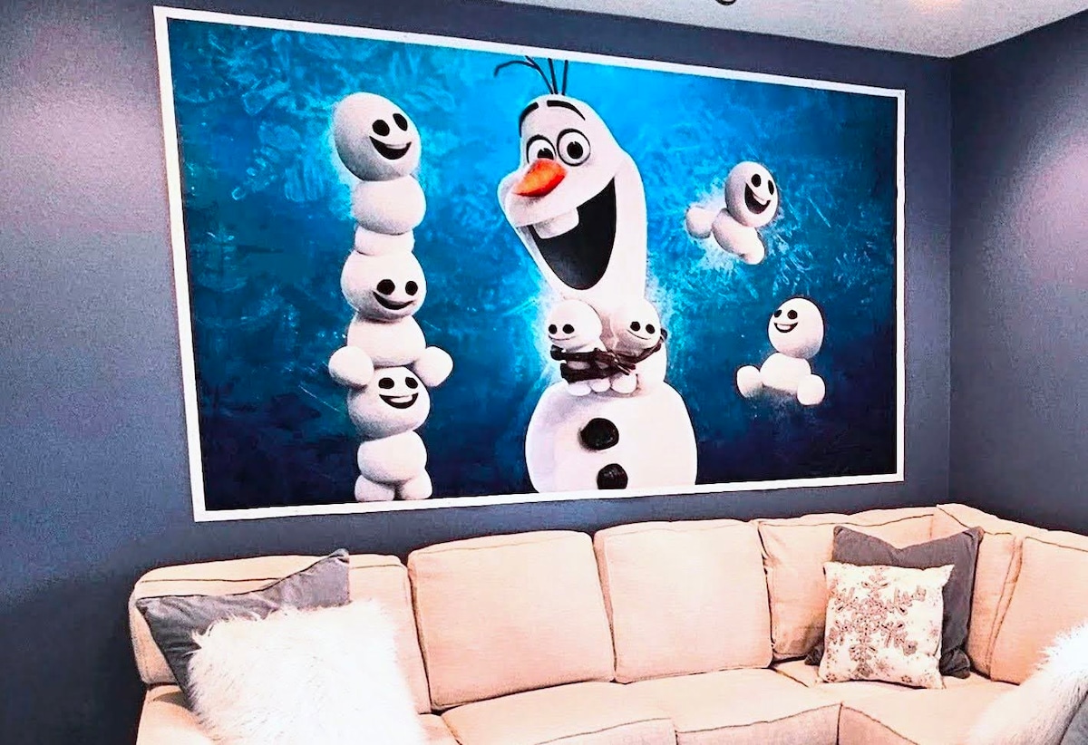 ห้องสื่อ/ห้องเล่นอยู่ชั้นบน มีที่นอนเดลักซ์ขนาดทวินสองเตียงให้เพิ่มไว้บนพื้น