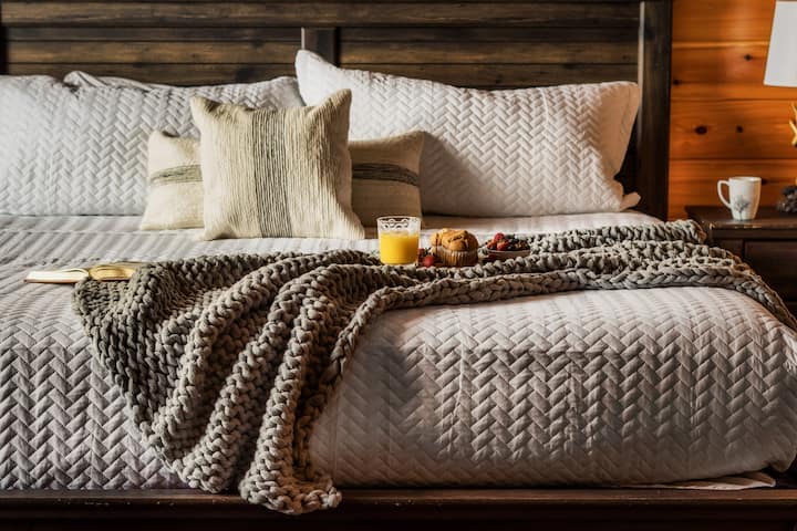 Breakfast in bed, cozy and easy — check out our 5-star reviews below!
