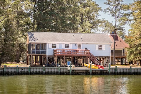 Jay's Retreat: dock, kayaks, EV charger, bikes