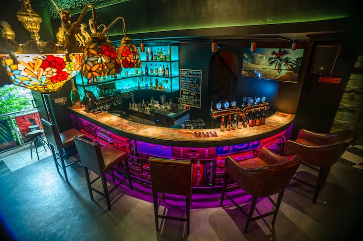 Boutique Suite 3BR x The Lobby Bar & Bed gallery image 2