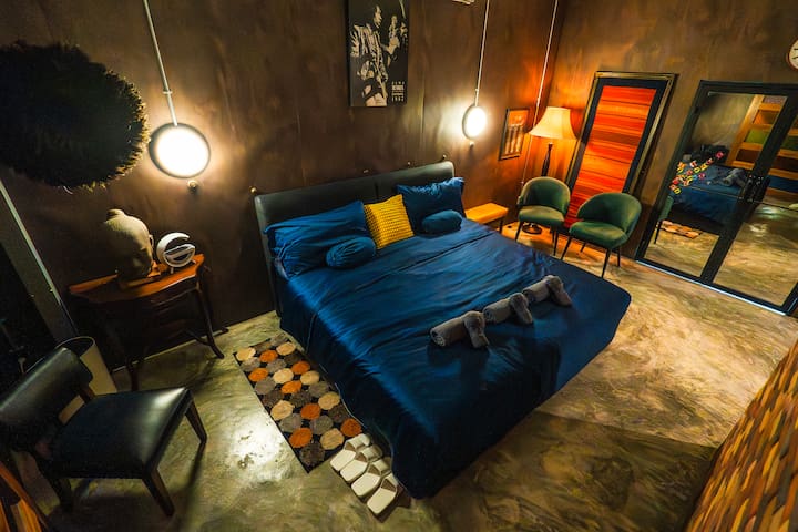 Boutique Suite 3BR x The Lobby Bar & Bed