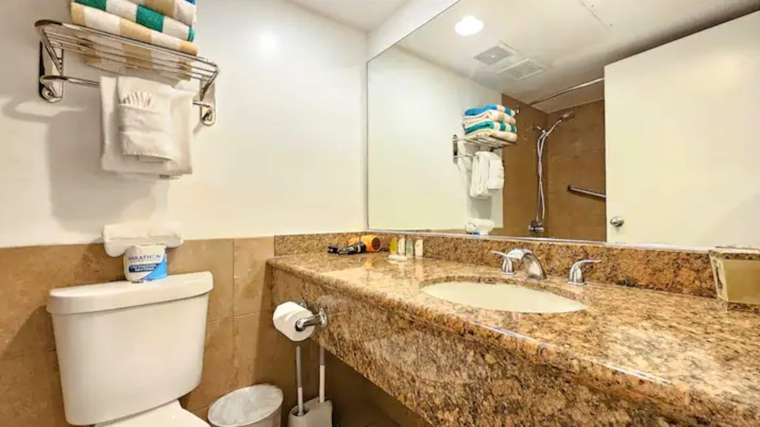 Modern studio w/ pool & BBQ access - Image 7