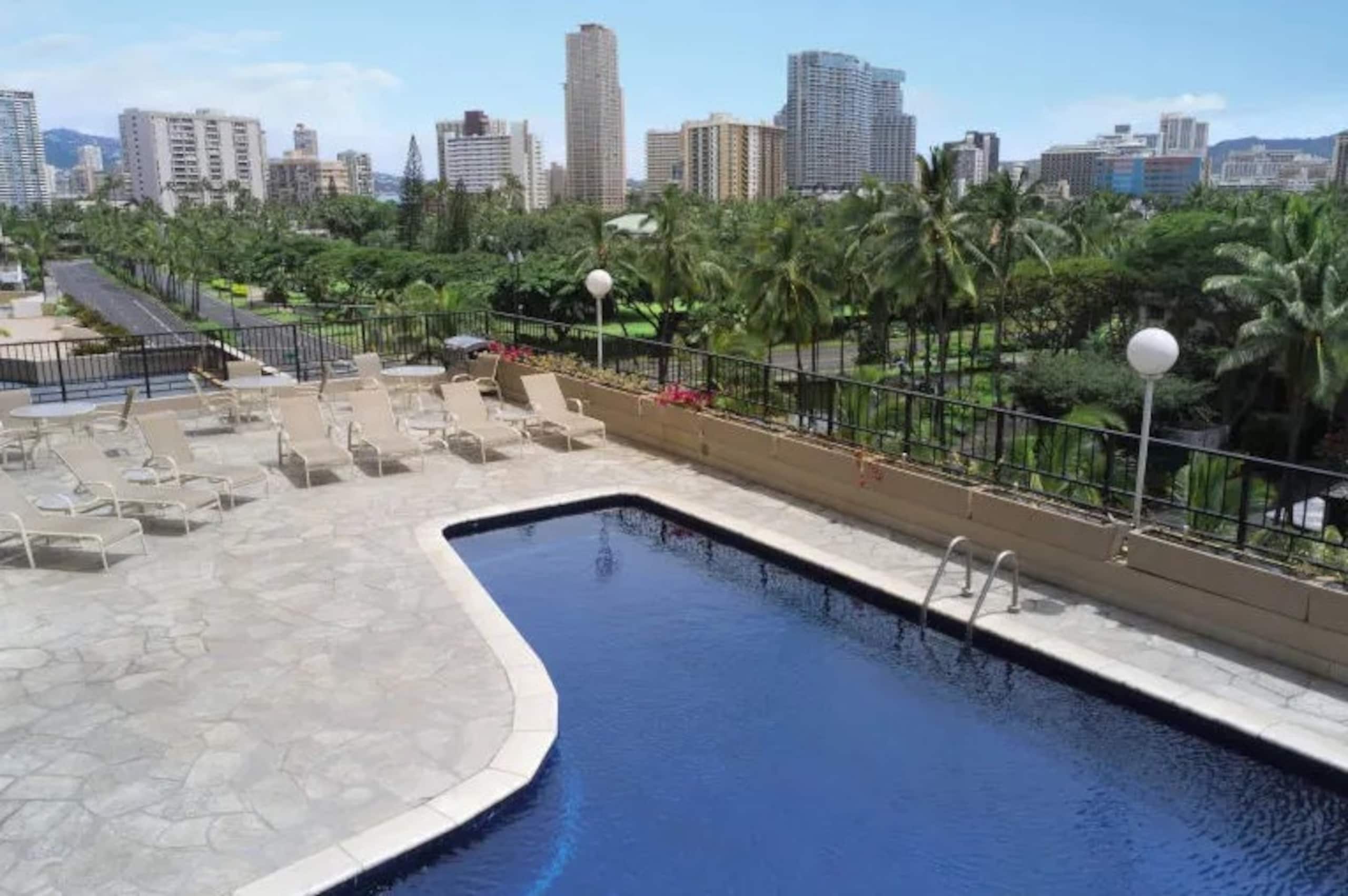 Modern studio w/ pool & BBQ access - Image 27