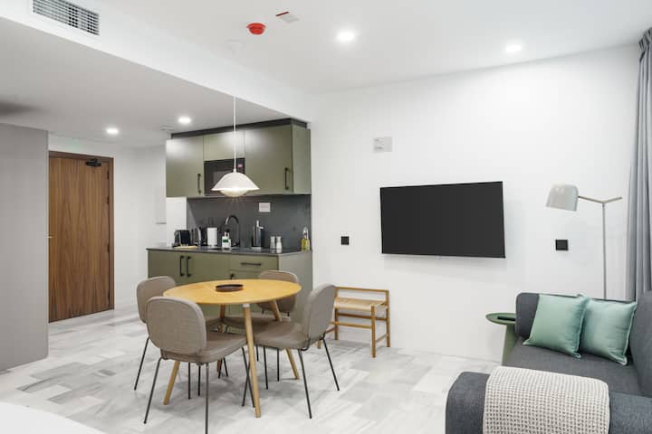 Limehome Jerez De La Frontera | Studio + Sofa Bed - Jerez de la Frontera