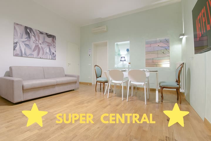 [Super central] Antique flat