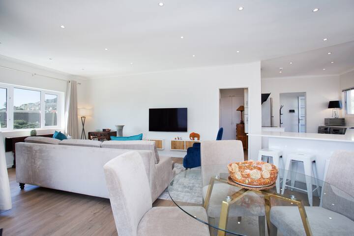 Fish Hoek Beach Life | Apt w/ Garage & BBQ gallery image 3