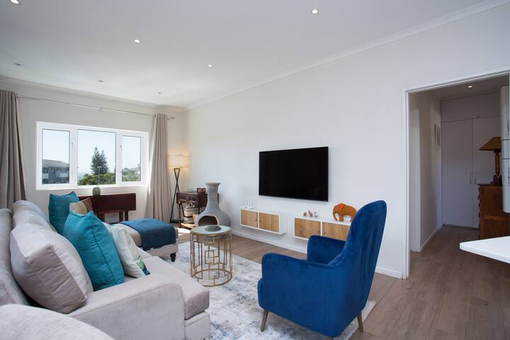 Fish Hoek Beach Life | Apt w/ Garage & BBQ gallery image 2