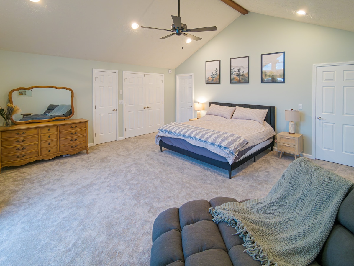 ¡Dormitorio principal Upper King con increíble baño de lujo en suite!