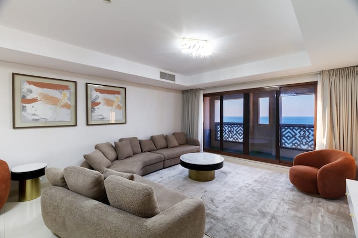 Charming Sea View 2bdr | Beach & Pool Access - Dubai
